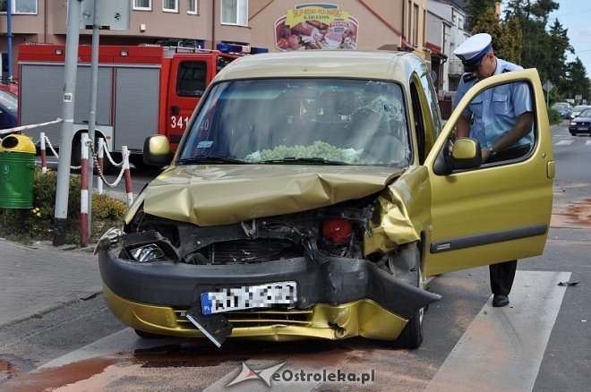 Wypadek na 11 Listopada. Kierowca jednego z aut trafił do szpitala [06.09.2013] - zdjęcie #4 - eOstroleka.pl
