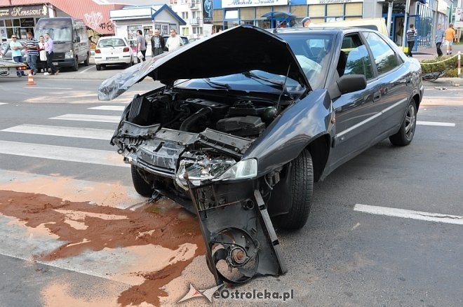Wypadek na 11 Listopada. Kierowca jednego z aut trafił do szpitala [06.09.2013] - zdjęcie #5 - eOstroleka.pl