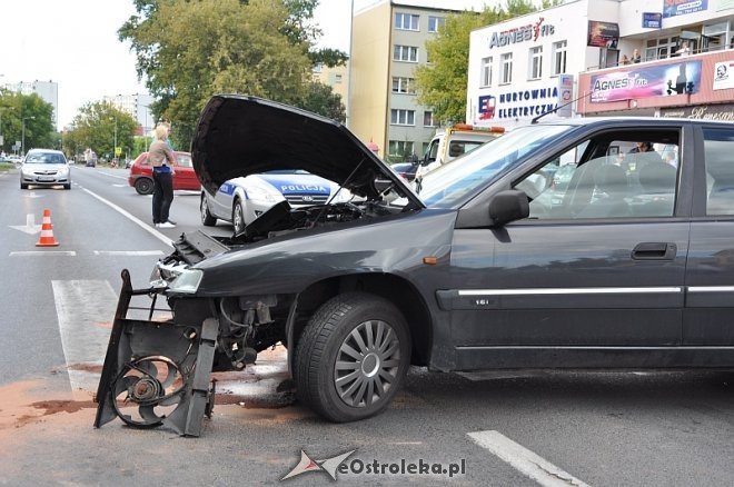Wypadek na 11 Listopada. Kierowca jednego z aut trafił do szpitala [06.09.2013] - zdjęcie #10 - eOstroleka.pl