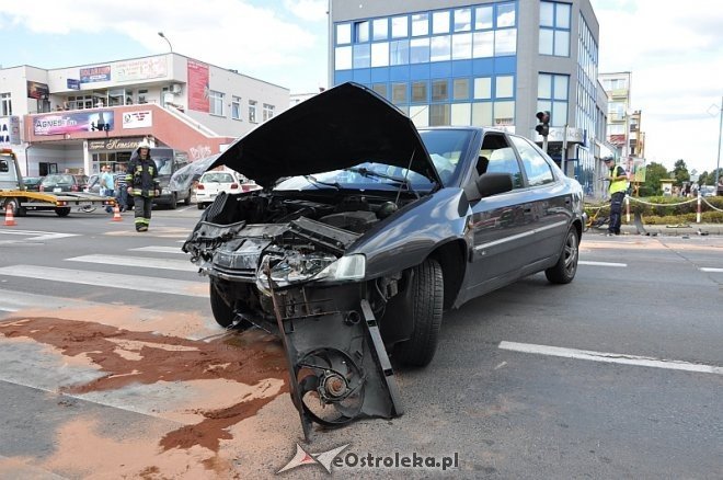 Wypadek na 11 Listopada. Kierowca jednego z aut trafił do szpitala [06.09.2013] - zdjęcie #9 - eOstroleka.pl