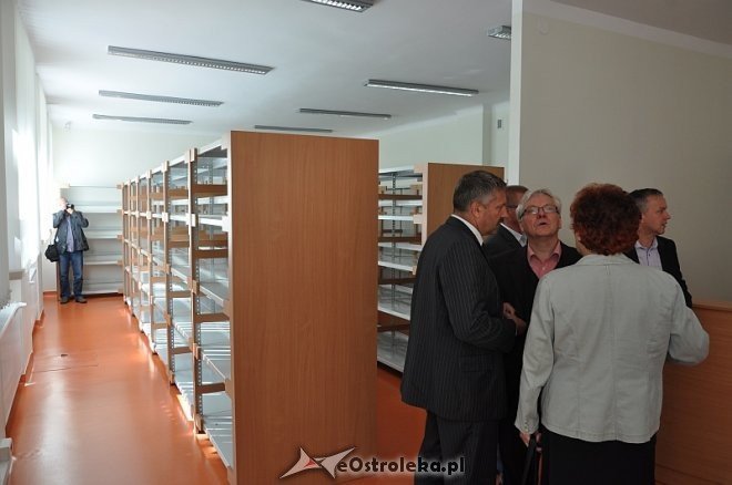 Remont biblioteki szkolnej w I LO zakończony [09.09.2013] - zdjęcie #9 - eOstroleka.pl