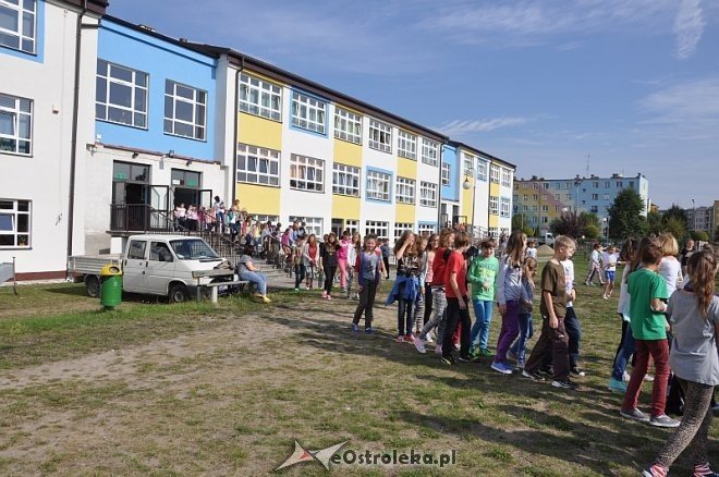 Pożar w Szkole Podstawowej nr 10. Ewakuowano blisko 800 osób [11.09.2013] - zdjęcie #2 - eOstroleka.pl
