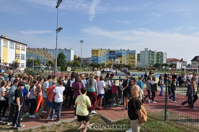 Pożar w Szkole Podstawowej nr 10. Ewakuowano blisko 800 osób [11.09.2013] - zdjęcie #4 - eOstroleka.pl