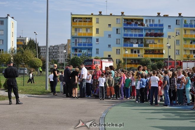 Pożar w Szkole Podstawowej nr 10. Ewakuowano blisko 800 osób [11.09.2013] - zdjęcie #24 - eOstroleka.pl