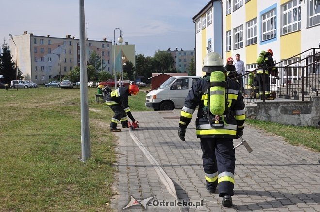 Pożar w Szkole Podstawowej nr 10. Ewakuowano blisko 800 osób [11.09.2013] - zdjęcie #37 - eOstroleka.pl