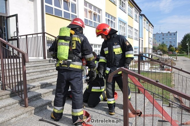 Pożar w Szkole Podstawowej nr 10. Ewakuowano blisko 800 osób [11.09.2013] - zdjęcie #38 - eOstroleka.pl
