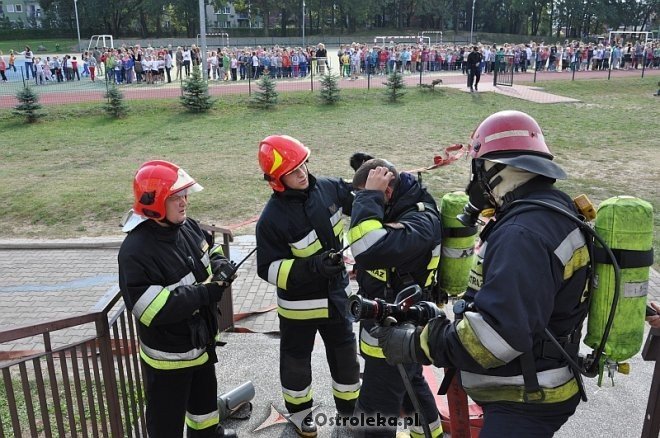Pożar w Szkole Podstawowej nr 10. Ewakuowano blisko 800 osób [11.09.2013] - zdjęcie #46 - eOstroleka.pl