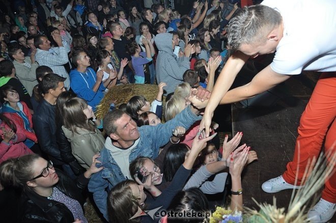 Formacja Soleo na dożynkach i zakończeniu lata w Goworowie [16.09.2013] - zdjęcie #106 - eOstroleka.pl