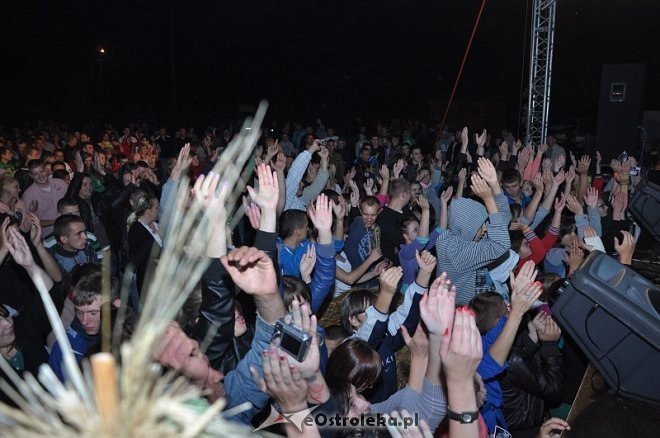 Formacja Soleo na dożynkach i zakończeniu lata w Goworowie [16.09.2013] - zdjęcie #97 - eOstroleka.pl