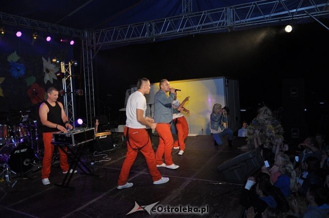 Formacja Soleo na dożynkach i zakończeniu lata w Goworowie [16.09.2013] - zdjęcie #59 - eOstroleka.pl