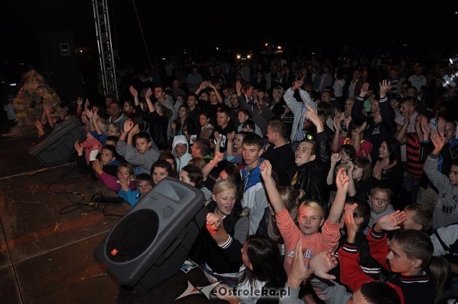 Formacja Soleo na dożynkach i zakończeniu lata w Goworowie [16.09.2013] - zdjęcie #47 - eOstroleka.pl