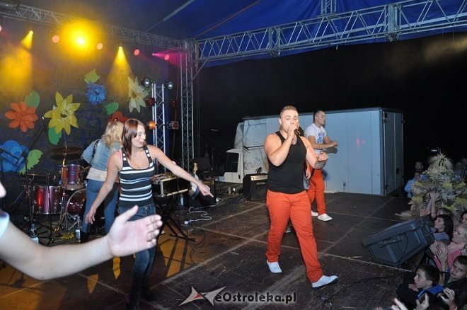 Formacja Soleo na dożynkach i zakończeniu lata w Goworowie [16.09.2013] - zdjęcie #1 - eOstroleka.pl