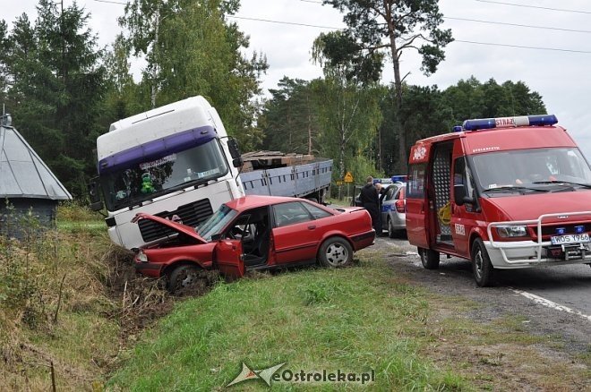 Poważny wypadek na DK 647 [18.09.2013] - zdjęcie #8 - eOstroleka.pl