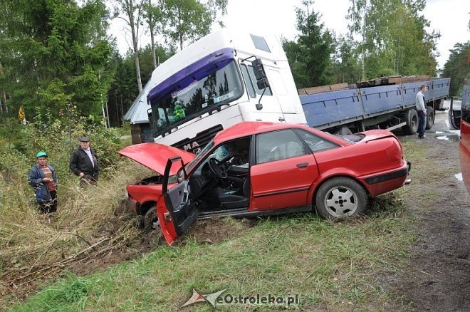 Poważny wypadek na DK 647 [18.09.2013] - zdjęcie #9 - eOstroleka.pl