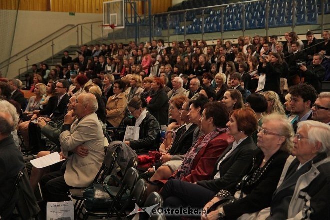 Obchody jubileuszowe 100-lecia I LO w Ostrołęce [20.09.2013] - zdjęcie #37 - eOstroleka.pl