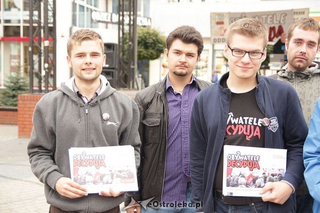 Akcja informacyjna „Obywatele Decydują” na scenie przy Kupcu [21.09.2013] - zdjęcie #15 - eOstroleka.pl