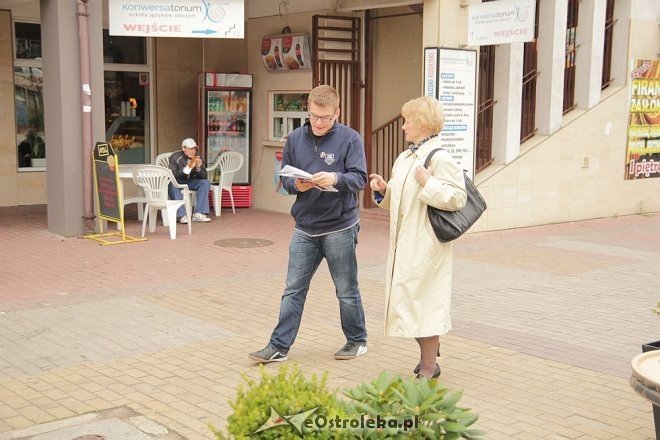 Akcja informacyjna „Obywatele Decydują” na scenie przy Kupcu [21.09.2013] - zdjęcie #8 - eOstroleka.pl