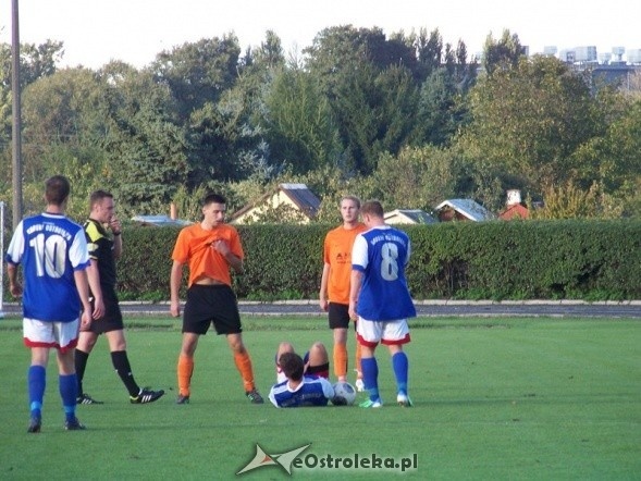 Narew Ostrołęka - Błękitni Gąbin (21.09.2013) - zdjęcie #23 - eOstroleka.pl
