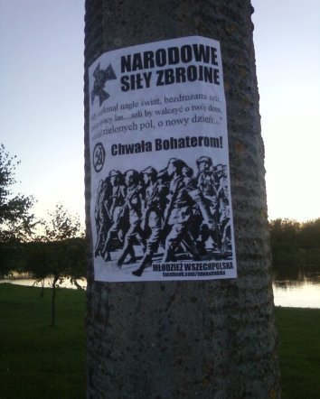 Ostrołęka: Młodzież Wszechpolska uczciła 71 rocznice powstania Narodowych Sił Zbrojnych - zdjęcie #2 - eOstroleka.pl