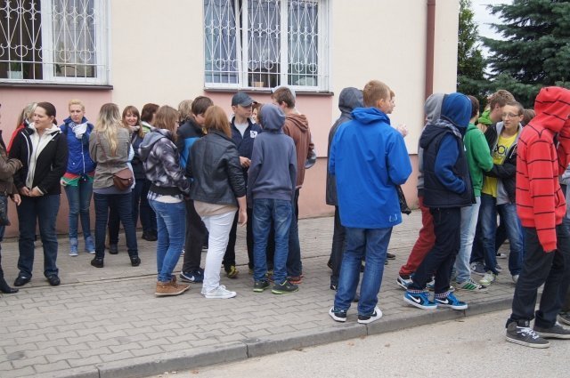 Gmina Olszewo-Borki: Akcja Sprzątanie Świata zakończona sukcesem [20.09.2013] - zdjęcie #4 - eOstroleka.pl