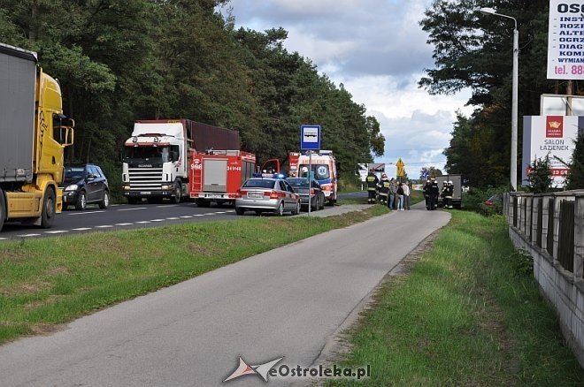 Nowa Wieś Wschodnia: Samochód zjechał z drogi i uderzył w drzewo. Kierowca trafił do szpitala [25.09.2013] - zdjęcie #8 - eOstroleka.pl