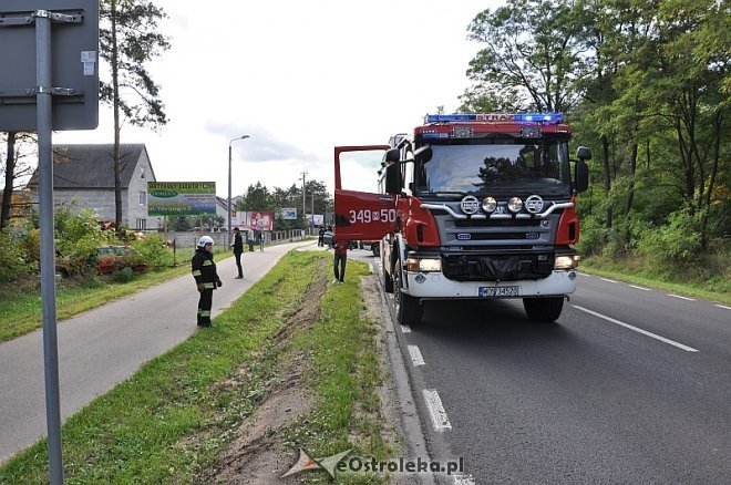 Nowa Wieś Wschodnia: Samochód zjechał z drogi i uderzył w drzewo. Kierowca trafił do szpitala [25.09.2013] - zdjęcie #6 - eOstroleka.pl