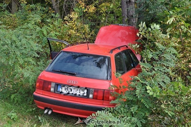 Nowa Wieś Wschodnia: Samochód zjechał z drogi i uderzył w drzewo. Kierowca trafił do szpitala [25.09.2013] - zdjęcie #9 - eOstroleka.pl