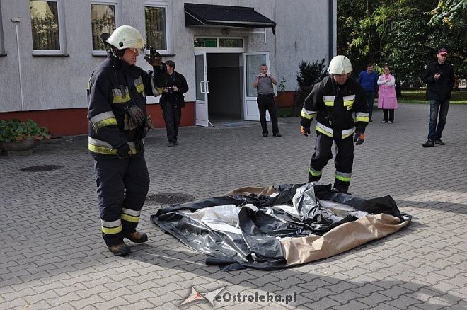 Ćwiczenia z ratownictwa chemicznego w ZS nr 5 [25.09.2013] - zdjęcie #25 - eOstroleka.pl