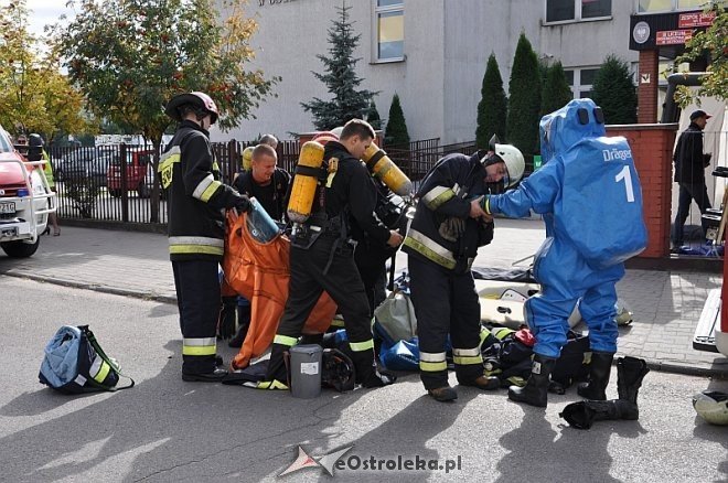 Ćwiczenia z ratownictwa chemicznego w ZS nr 5 [25.09.2013] - zdjęcie #17 - eOstroleka.pl