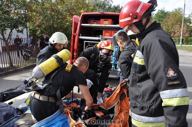 Ćwiczenia z ratownictwa chemicznego w ZS nr 5 [25.09.2013] - zdjęcie #13 - eOstroleka.pl