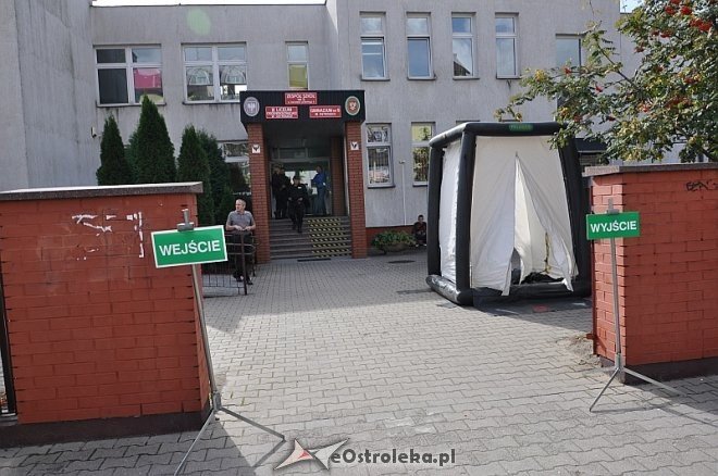 Ćwiczenia z ratownictwa chemicznego w ZS nr 5 [25.09.2013] - zdjęcie #11 - eOstroleka.pl