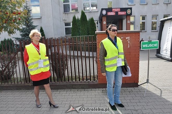 Ćwiczenia z ratownictwa chemicznego w ZS nr 5 [25.09.2013] - zdjęcie #10 - eOstroleka.pl