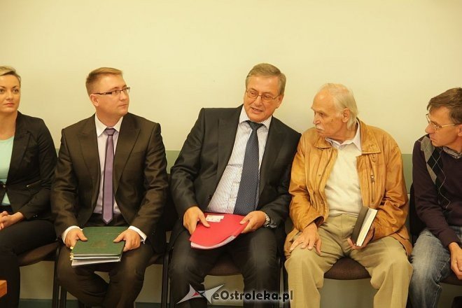 Umowa z wykonawcą samorządowej stacji segregacji odpadów komunalnych podpisana [26.09.2013] - zdjęcie #2 - eOstroleka.pl
