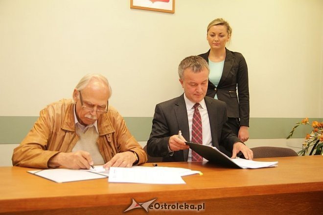 Umowa z wykonawcą samorządowej stacji segregacji odpadów komunalnych podpisana [26.09.2013] - zdjęcie #8 - eOstroleka.pl