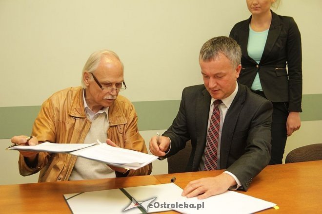 Umowa z wykonawcą samorządowej stacji segregacji odpadów komunalnych podpisana [26.09.2013] - zdjęcie #11 - eOstroleka.pl