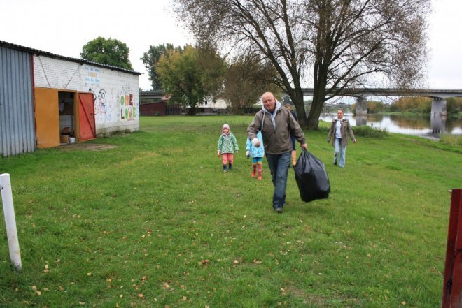 Wędkarze z koła PZW Narew nr 38 znowu w akcji [30.09.2013] - zdjęcie #6 - eOstroleka.pl