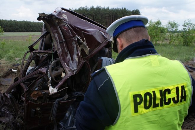 Zatrważające statystyki na drogach w regionie: Od początku roku w wypadkach zginęło już 16 osób [DRASTYCZNE ZDJĘCIA] - zdjęcie #7 - eOstroleka.pl