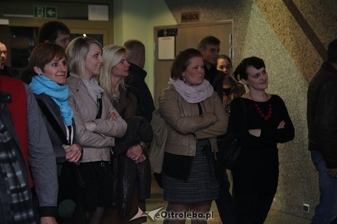 Wernisaż wystawy Tomasza Lendo „Uśmiech omijanych. Przenikanie światów” [04.10.2013] - zdjęcie #16 - eOstroleka.pl