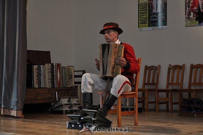 Regionalny Przegląd Harmonistów i Skrzypków Ludowych „Kurpiowskie Granie” w Lelisie [06.10.2013] - zdjęcie #38 - eOstroleka.pl
