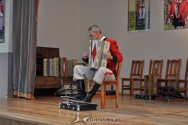 Regionalny Przegląd Harmonistów i Skrzypków Ludowych „Kurpiowskie Granie” w Lelisie [06.10.2013] - zdjęcie #29 - eOstroleka.pl