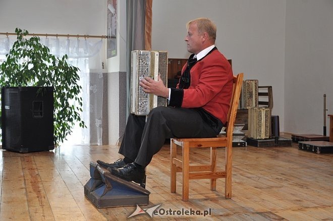 Regionalny Przegląd Harmonistów i Skrzypków Ludowych „Kurpiowskie Granie” w Lelisie [06.10.2013] - zdjęcie #18 - eOstroleka.pl