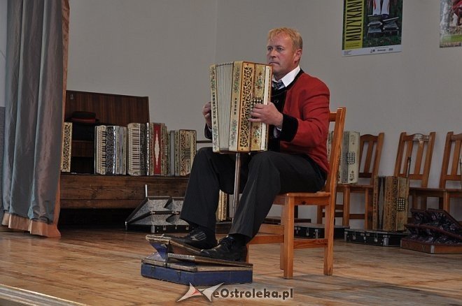 Regionalny Przegląd Harmonistów i Skrzypków Ludowych „Kurpiowskie Granie” w Lelisie [06.10.2013] - zdjęcie #21 - eOstroleka.pl