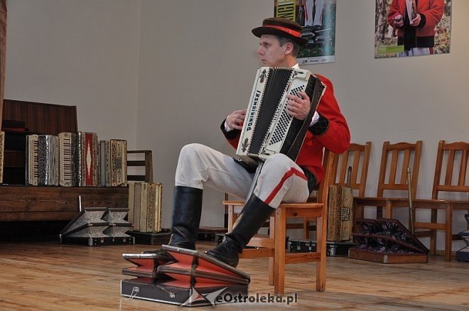 Regionalny Przegląd Harmonistów i Skrzypków Ludowych „Kurpiowskie Granie” w Lelisie [06.10.2013] - zdjęcie #19 - eOstroleka.pl