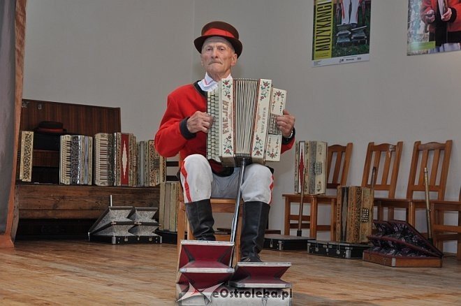 Regionalny Przegląd Harmonistów i Skrzypków Ludowych „Kurpiowskie Granie” w Lelisie [06.10.2013] - zdjęcie #11 - eOstroleka.pl