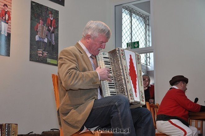 Regionalny Przegląd Harmonistów i Skrzypków Ludowych „Kurpiowskie Granie” w Lelisie [06.10.2013] - zdjęcie #8 - eOstroleka.pl