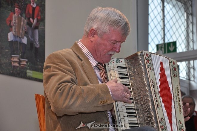 Regionalny Przegląd Harmonistów i Skrzypków Ludowych „Kurpiowskie Granie” w Lelisie [06.10.2013] - zdjęcie #7 - eOstroleka.pl