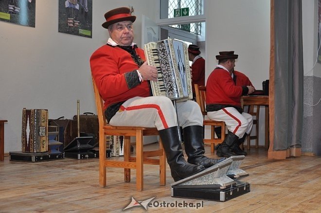 Regionalny Przegląd Harmonistów i Skrzypków Ludowych „Kurpiowskie Granie” w Lelisie [06.10.2013] - zdjęcie #6 - eOstroleka.pl