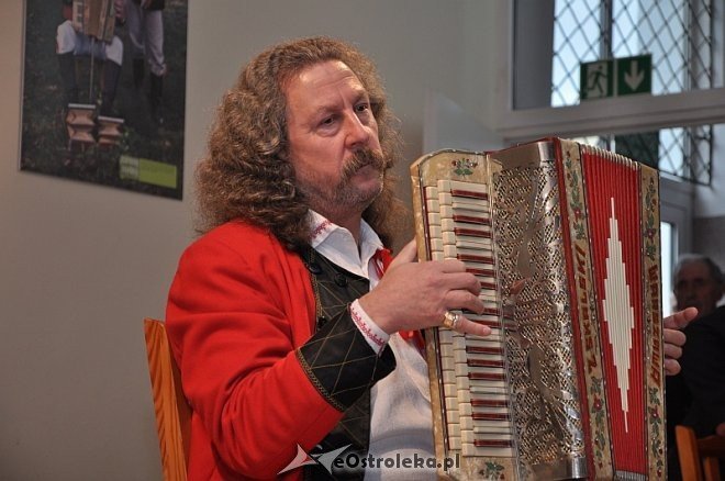 Regionalny Przegląd Harmonistów i Skrzypków Ludowych „Kurpiowskie Granie” w Lelisie [06.10.2013] - zdjęcie #4 - eOstroleka.pl