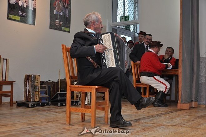 Regionalny Przegląd Harmonistów i Skrzypków Ludowych „Kurpiowskie Granie” w Lelisie [06.10.2013] - zdjęcie #2 - eOstroleka.pl