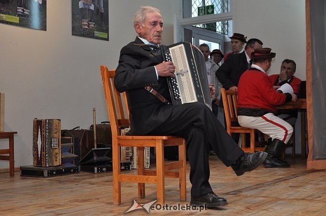 Regionalny Przegląd Harmonistów i Skrzypków Ludowych „Kurpiowskie Granie” w Lelisie [06.10.2013] - zdjęcie #1 - eOstroleka.pl
